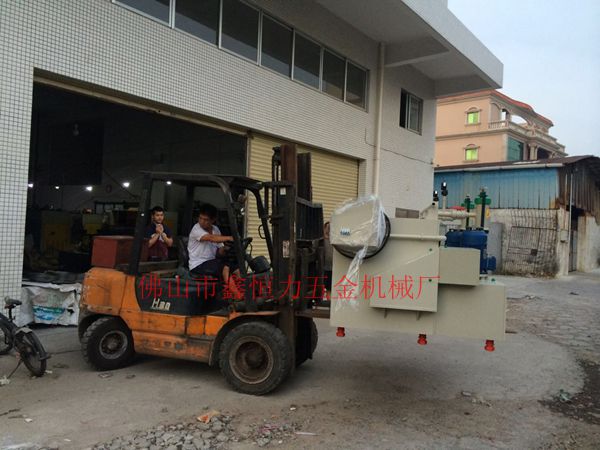 立體蝕刻機(jī)裝車發(fā)貨！